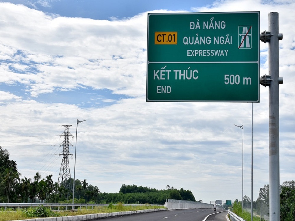 Cột Cần Vươn giao Thông