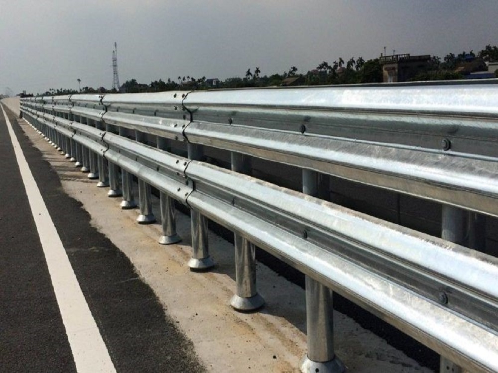 Gia công hộ lan tôn sóng theo yêu cầu