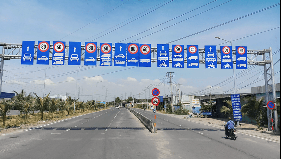 Thi Công Cột Cần Vươn Giao Thông