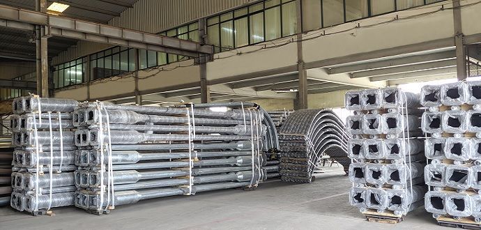 Mạ kẽm nhúng nóng và sơn tĩnh điện: nên chọn phương án nào cho thiết bị an toàn giao thông ngoài trời