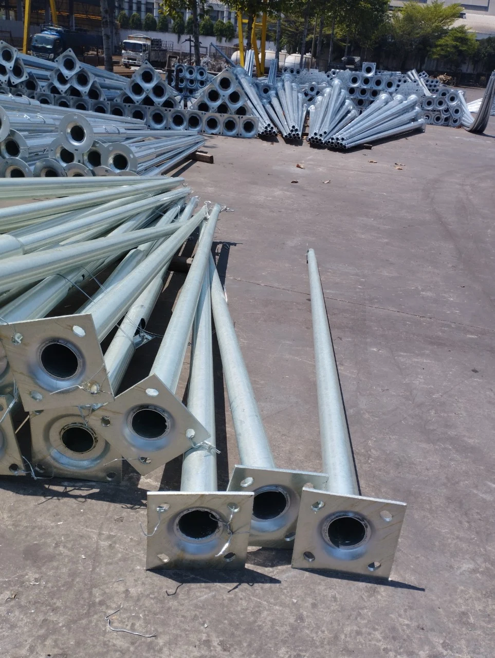 Trụ đèn tròn côn lắp đặt tại khu đô thị